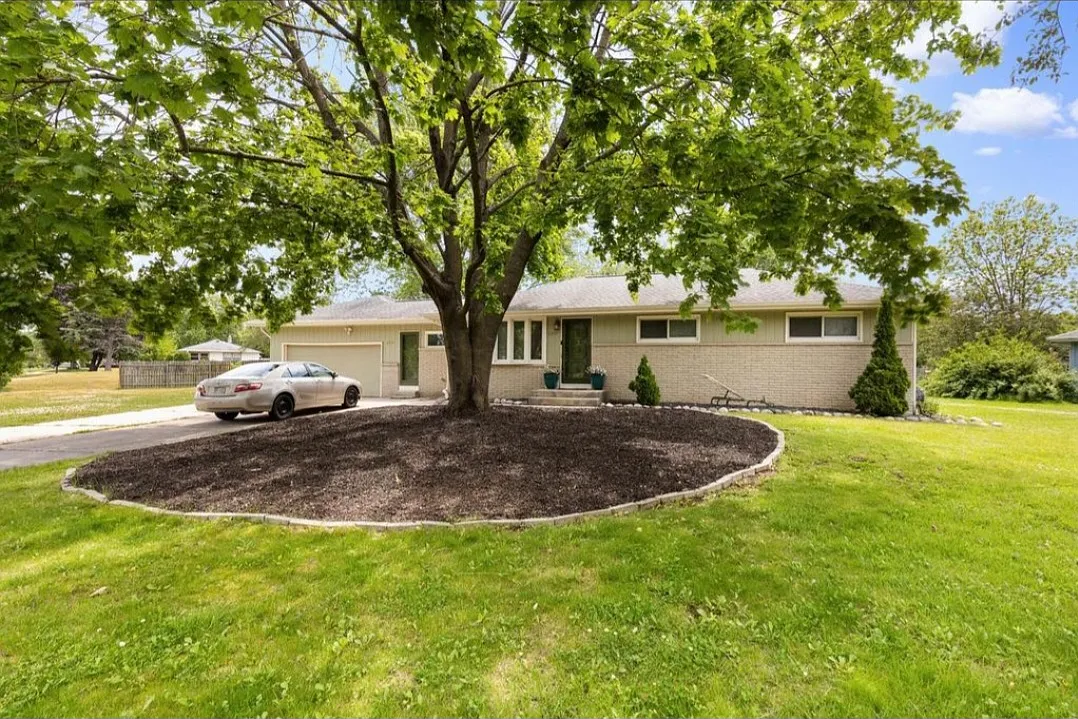 3 bed, 1876 sqft, $2,800 — Photo 2