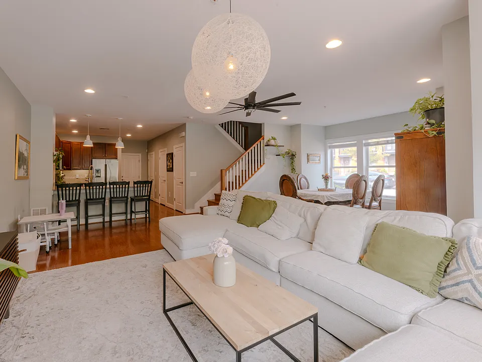 624 E Howell Ave