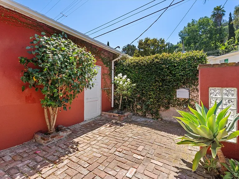 1901 Griffith Park Blvd #1901 — Photo 13