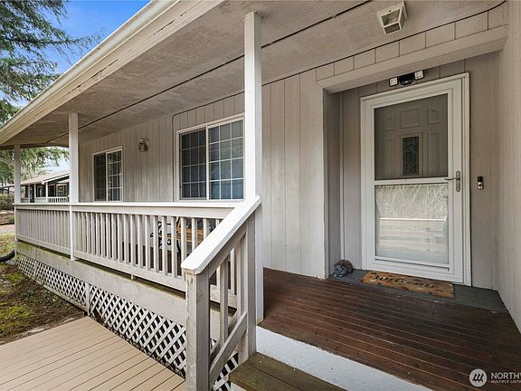 3rd image of 210 Country Estates Drive W