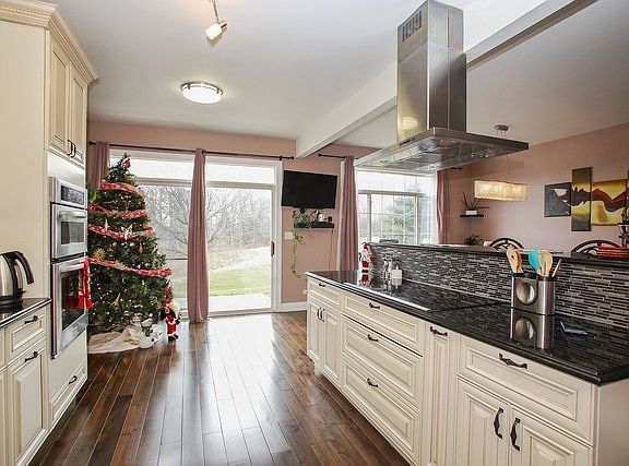 2nd image of 1137 Coventry Cir
