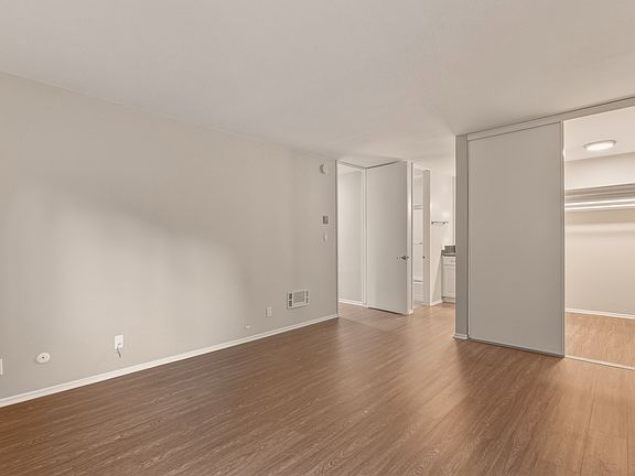 4th image of 6050 Canterbury Dr Unit F121