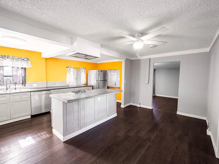 3041 Valle Ave — Photo 9