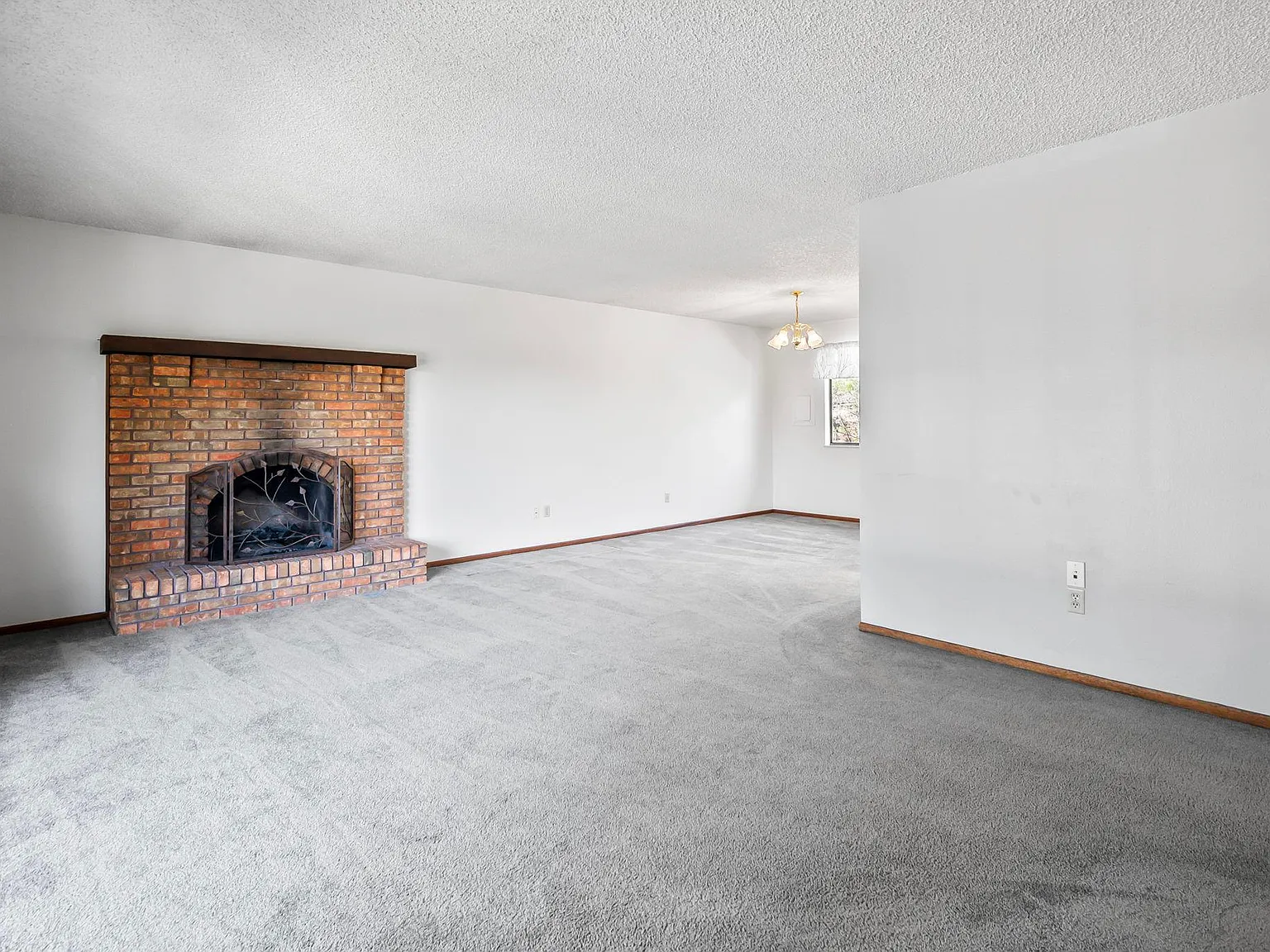 4 bed, 2.5 bath, 2095 sqft, $2,800 — Photo 4