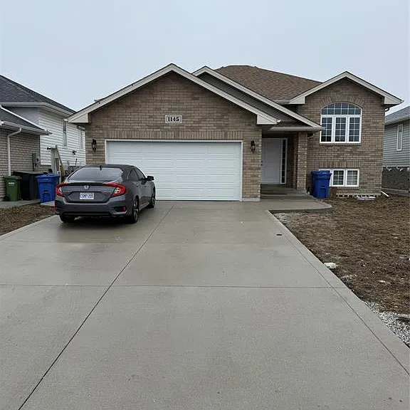 1145 Aspen Ridge Cres #UPPER — Photo 1