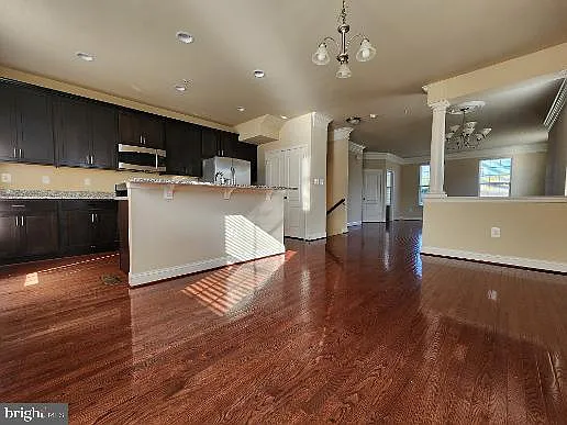 3 bed, 4.0 bath, 2250 sqft, $3,150 — Photo 4