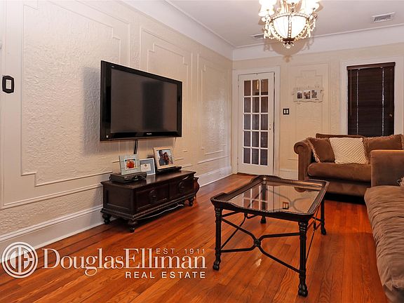 5th image of 2532 Southard Ave