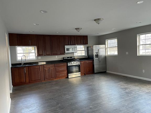 Very spacious kitchen, new appliances.