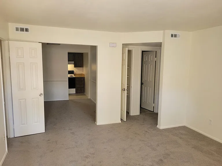 8554 Executive Dr — Photo 3