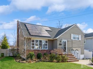 216 Freeman St, Woodbridge, NJ 07095