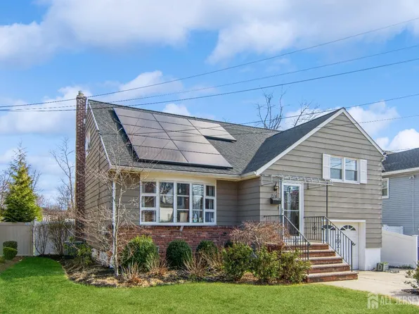 216 Freeman St, Woodbridge, NJ 07095