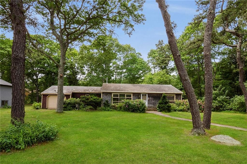 384 Holly Rd, South Kingstown, RI 02879 Zillow