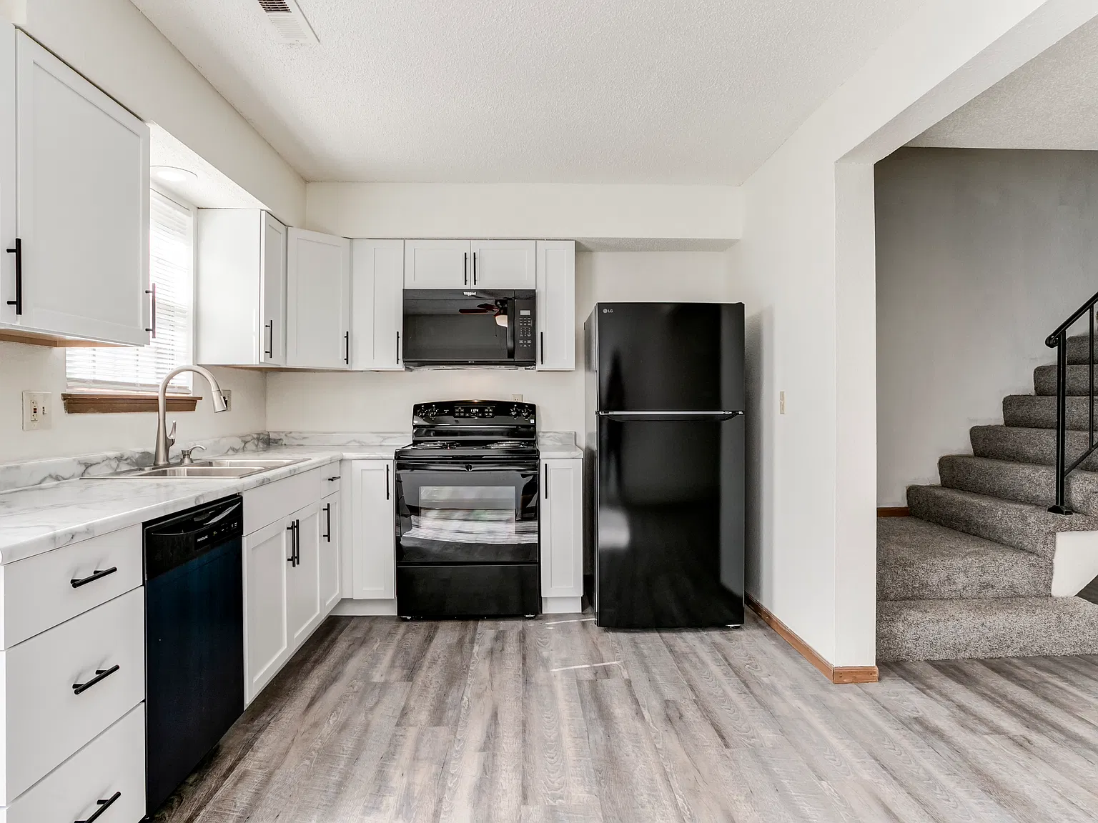 2 bed, 1.5 bath, 1162 sqft, $1,575 — Photo 4