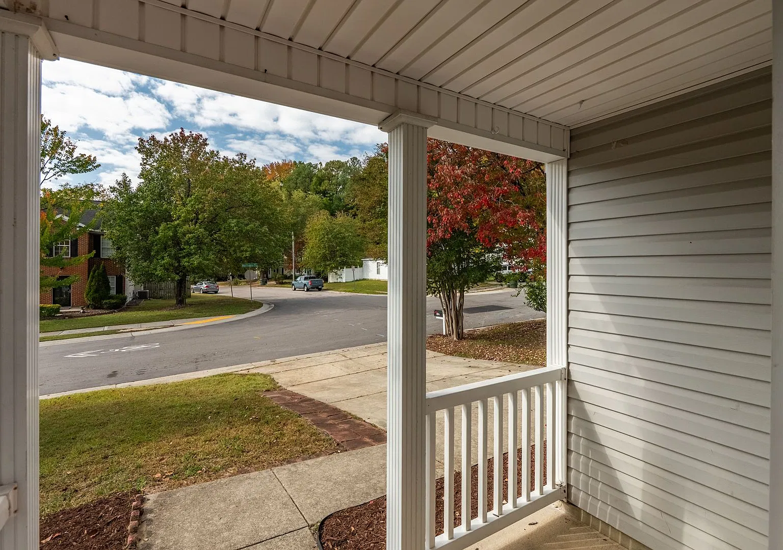 Charming North Raleigh 3 bed, 2 bath Bungalow with fully-fenced backyard! — Photo 4