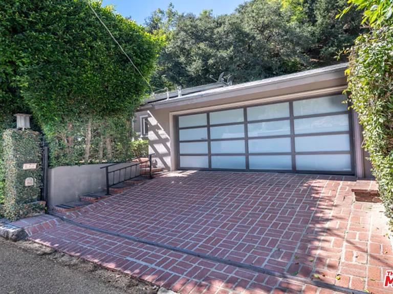 2559 Hutton Dr — Photo 28