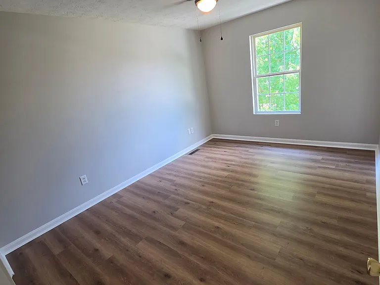 115 Karen Ct — Photo 7