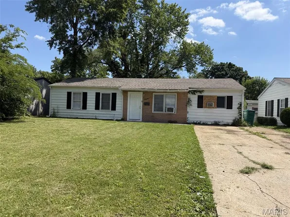 39 W Adams Dr, Cahokia, IL 62206