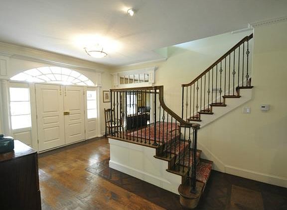 2nd image of 810 Tree Haven Ct