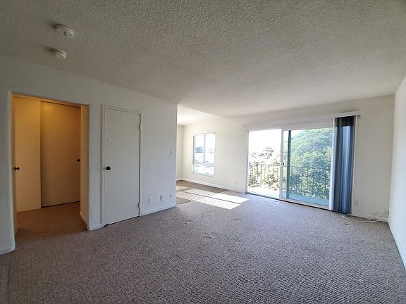 5th image of 902 Peninsula Ave APT 408