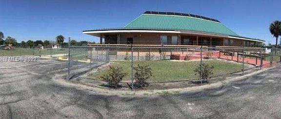 5th image of 690 Horse Club Ave