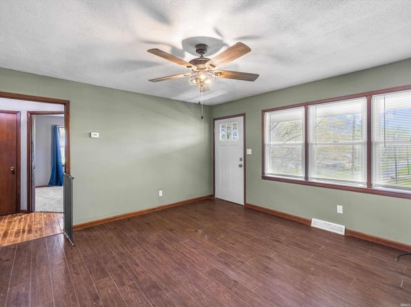 504 S 10th St, Rockport, IN 47635