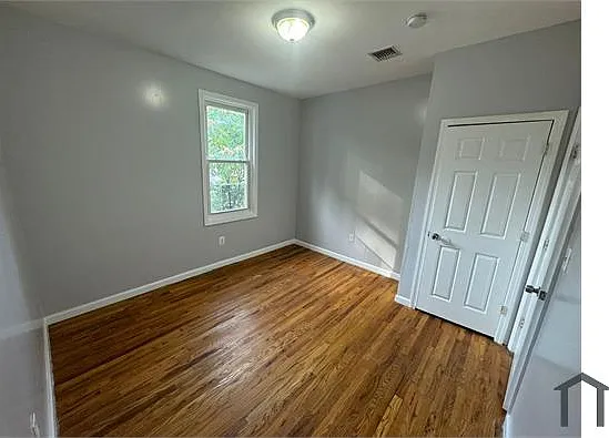 81 Smith St #2R — Photo 6