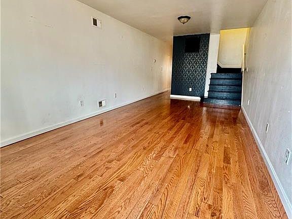 5th image of 40 Grove Ave