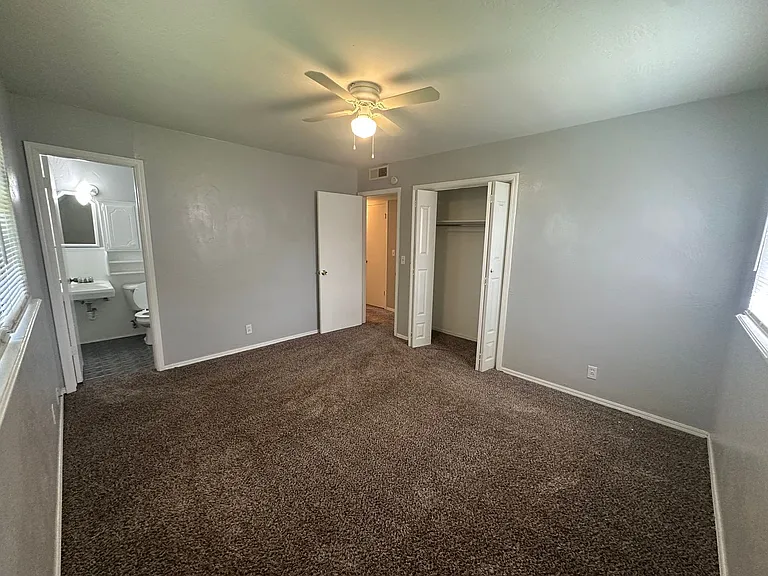4844 Woodview Dr — Photo 31