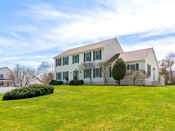 75 Broad Cove St, Somerset, MA 02726