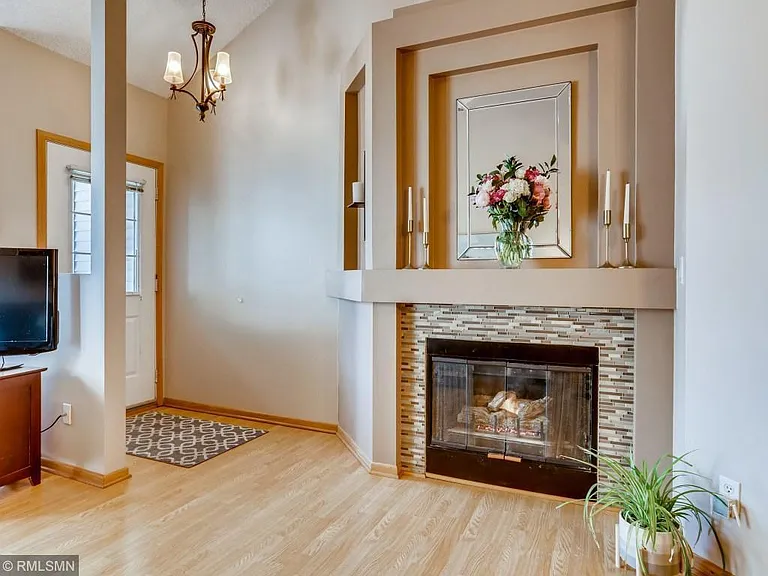 2165 Shenandoah Ct #E — Photo 8