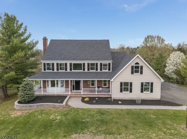 18 Wedgewood Dr, Clinton Twp., NJ 08801