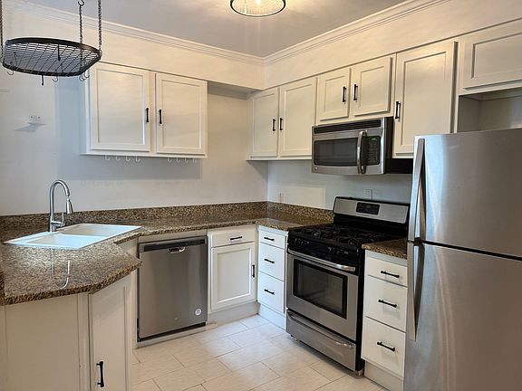 4th image of 305 Hurley Ave