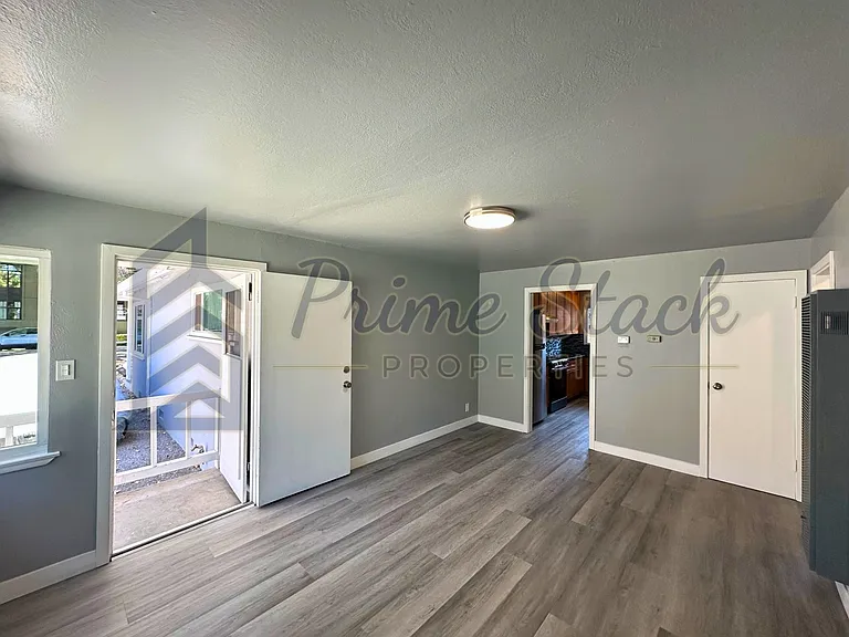 743 Miller St — Photo 4