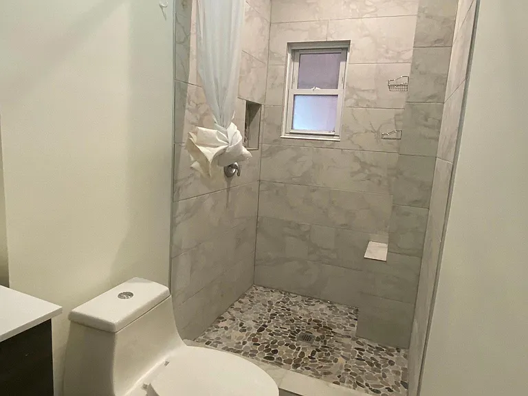 1115 W 17th St #1 — Photo 2