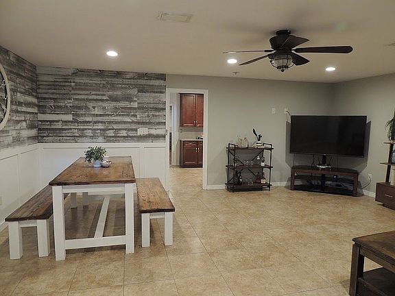 Front entrance to Livingroom