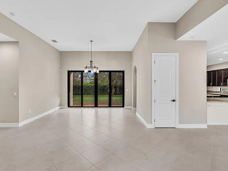 10630 SW 55th St — Photo 11
