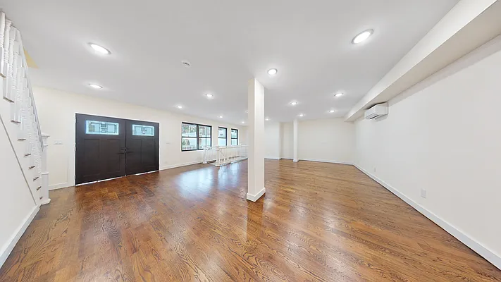 Sold by Remax Edge | media 6