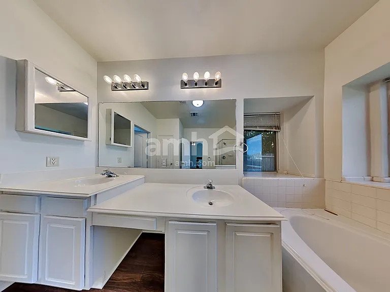 7017 Chaucer Dr — Photo 16