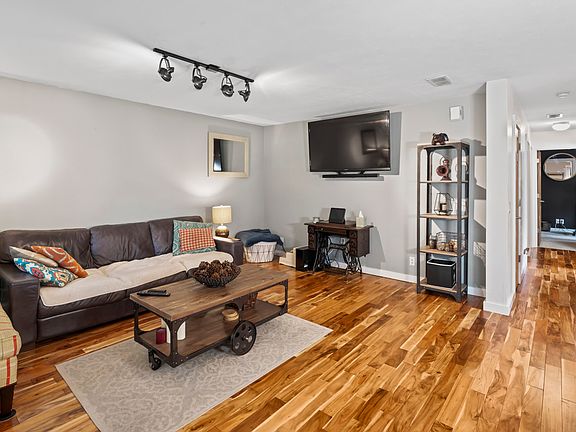 5th image of 1312 E Ohio St