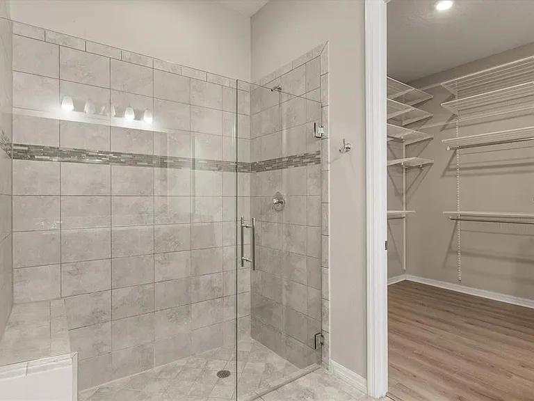 1046 Grand Hilltop Dr — Photo 17