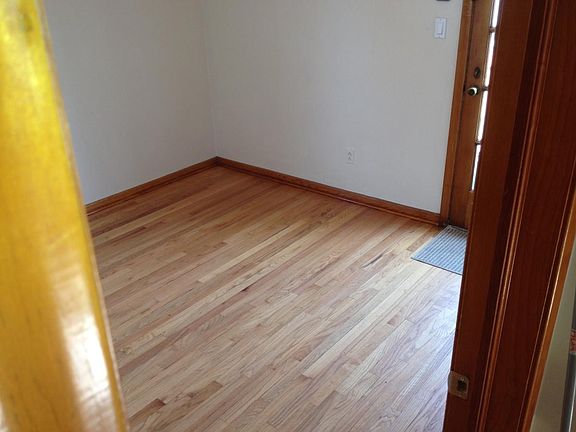 Bedroom1 (Backyard access)