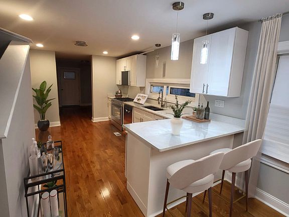 4th image of 9143 S Luella Ave