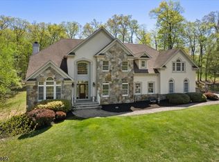 6 Strawberry Ln, Warren, NJ 07059