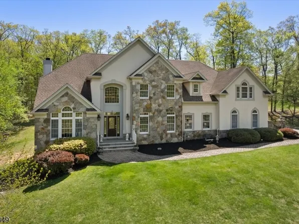 6 Strawberry Ln, Warren Twp., NJ 07059