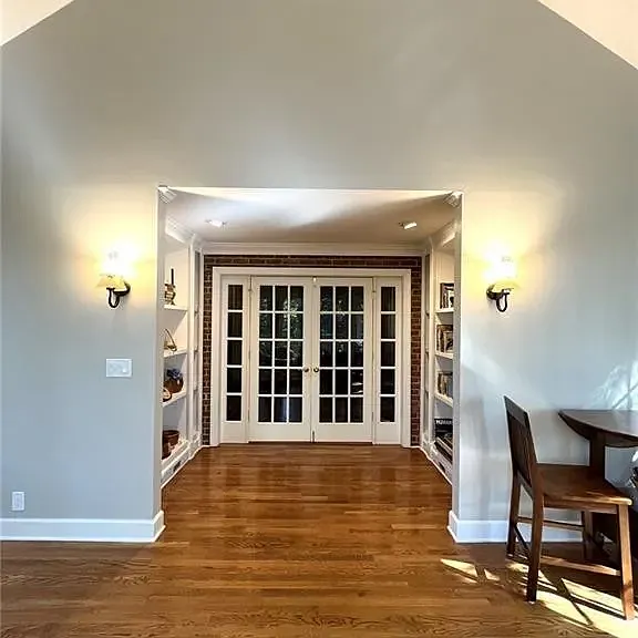 2438 Kings Arms Dr — Photo 13