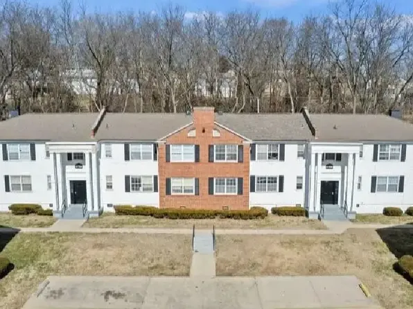 Plaza Hill Manor