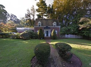 50 Parkwoods Rd, Manhasset, NY 11030