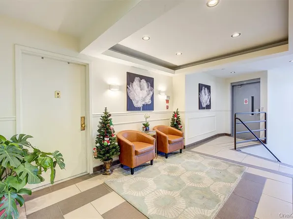 135-46 Grand Central Parkway South Sr image 3 of 17