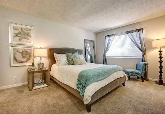 5th image of 3873 Sherbourne Dr APT W