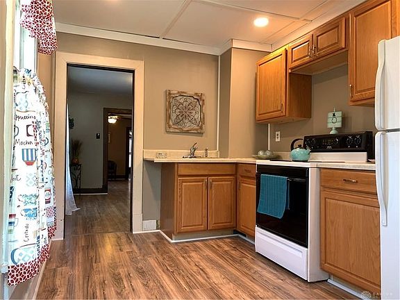 4th image of 424 Boltin St